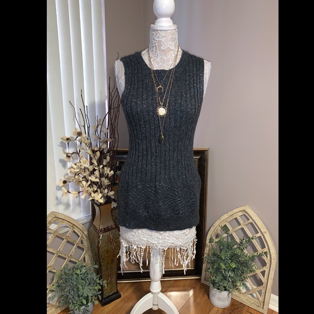 🍂🍁Sleeveless High/Low Sweater🍂🍁
